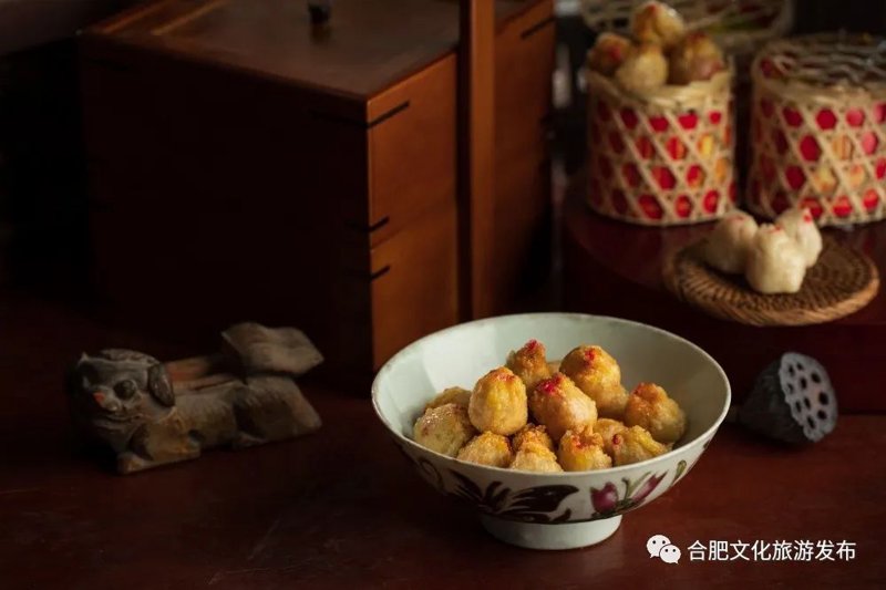 庐江县，位于安徽省中部，拥有悠久的历史和丰富的文化内涵。作为合肥周边的一个县，其美食同样不容错过！今天就来给大家推荐几款庐江本地的特色美食。